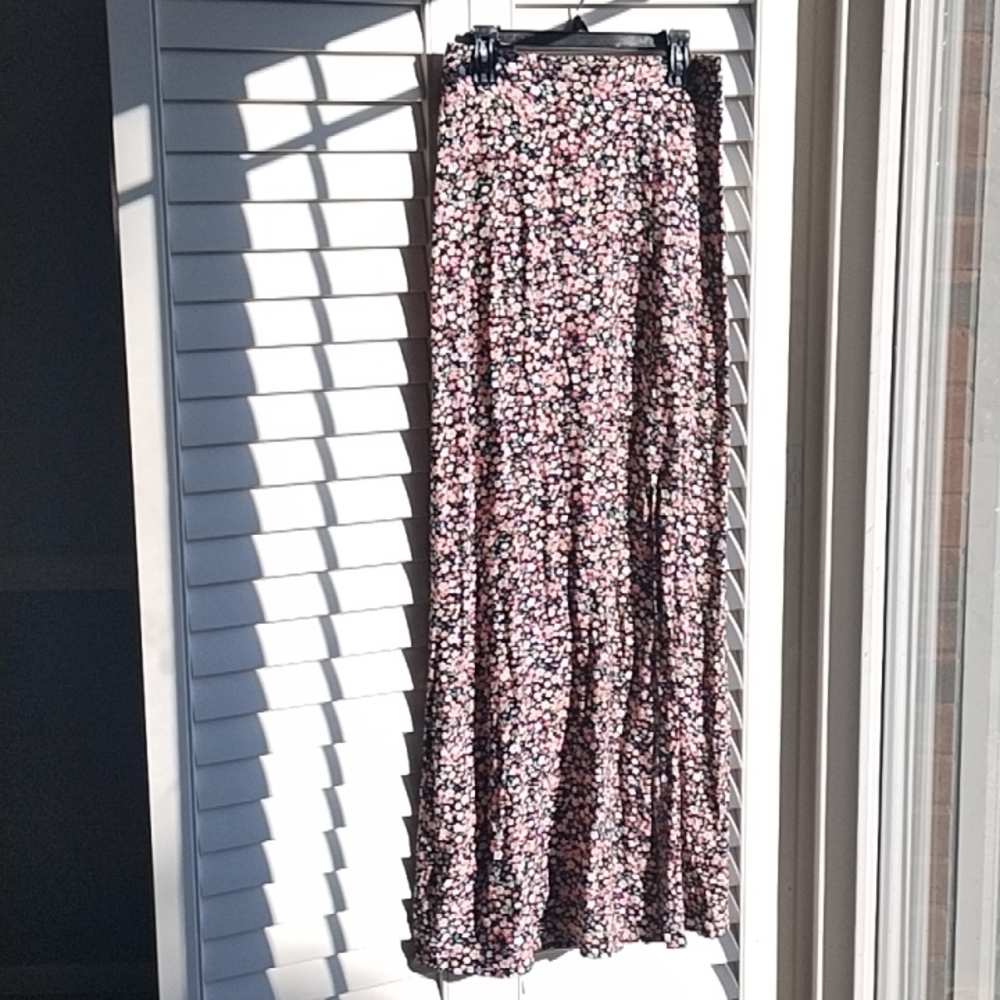 NEW No Boundaries floral skirt with front side slit